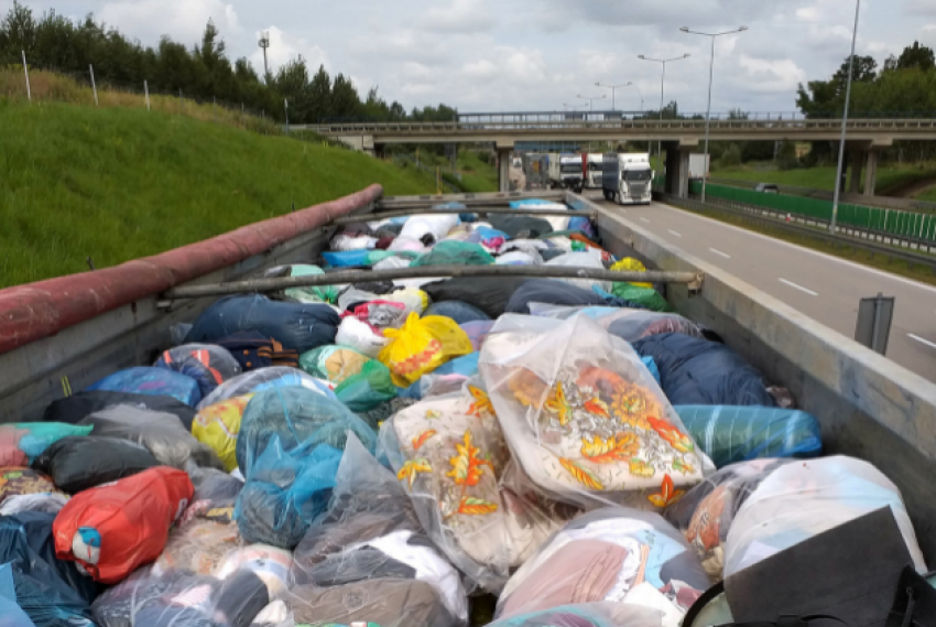 Nielegalny transport odpadów zatrzymany na A4 / fot. KAS