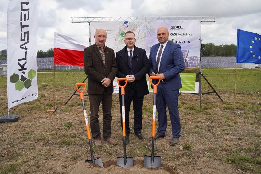 Oficjalnego otwarcia dokonali: Wiceminister Energii Krzysztof Kubów, Starosta Zgorzelecki Artur Bieliński oraz Prezes ZKlastra.