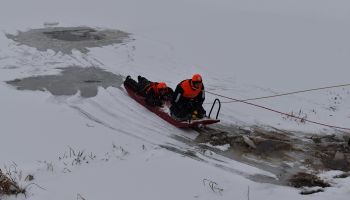 Ćwiczenia na lodzie Zgorzelec 2021 / fot. KP PSP Zgorzelec