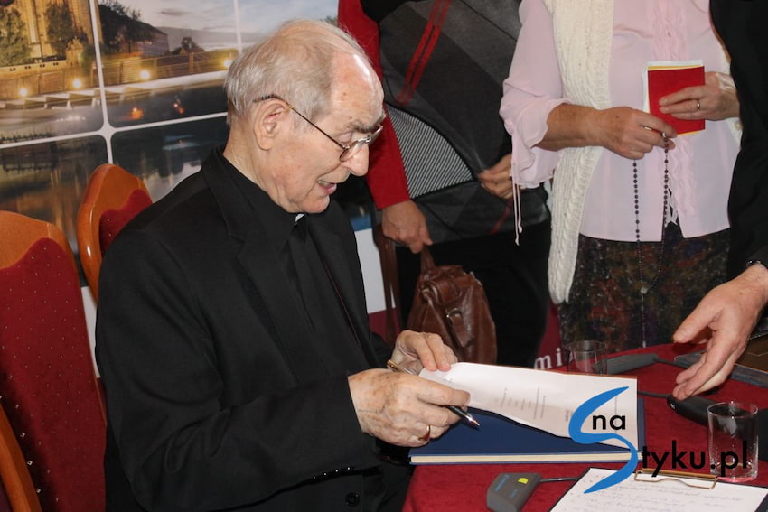 Abp Alfons Nossol laureatem Międzynarodowej Nagrody Mostu