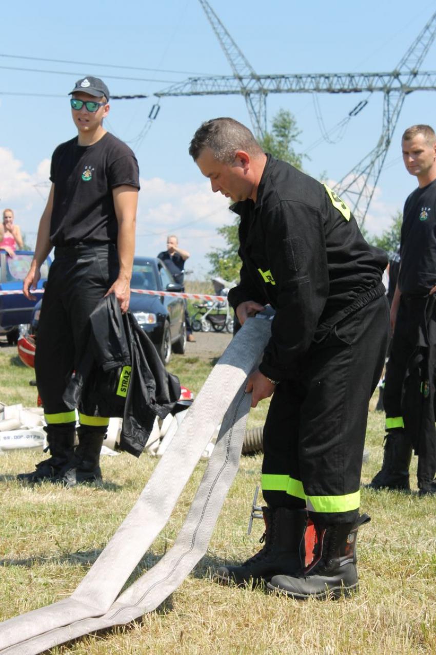 Gminne zawody sportowo-pożarnicze w Radomierzycach - zdjęcie nr 78