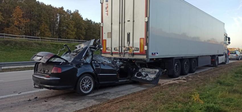 Audi, które uderzyło w tył ciężarówki / fot. KPP Zgorzelec