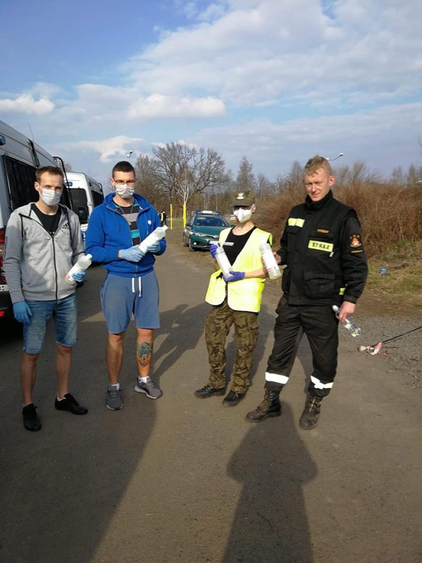 Mieszkańcy Zgorzelca pomagają! Kierowcy, którzy utknęli na autostradzie dziękują! - zdjęcie nr 37