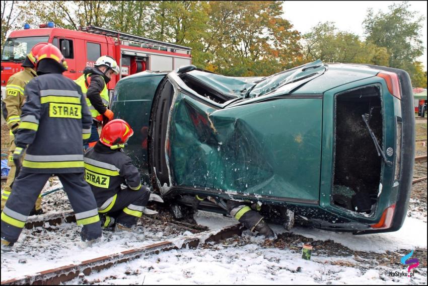 Zderzenie osobówki z autokarem w Zgorzelcu. To tylko ćwiczenia - zdjęcie nr 98