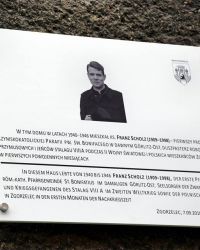 Tablica upamiętniające ks. Franza Scholza przy ul Czachowskiego 7 w Zgorzelcu