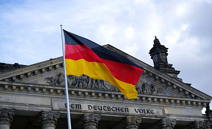 Flaga Niemiec / zdjęcie ilustracyjne / fot.  Ingo Joseph / pexels.com