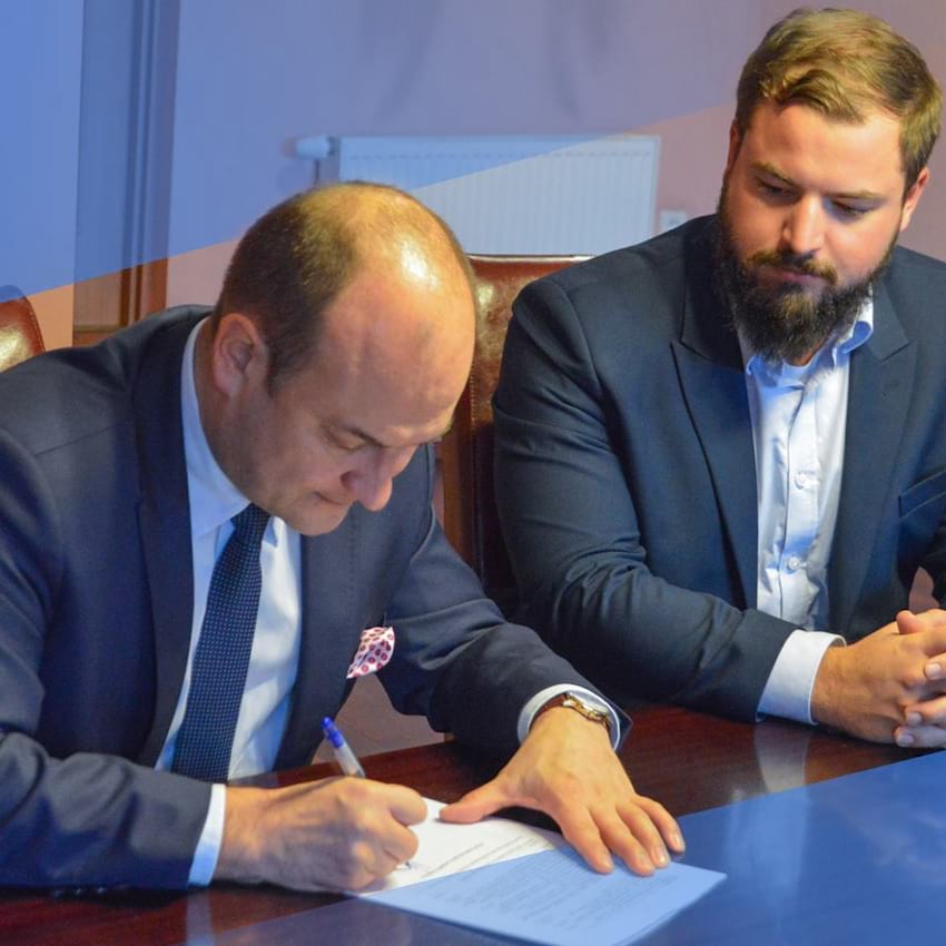 Podpisanie aktu notarialnego na sprzedaż nieruchomości przy ul. Traugutta i Tuwima