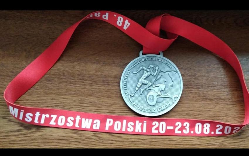 Srebrny medal Piotra Kosewicza wywalczony podczas 48. Paralekkoatletycznych Mistrzostwa Polski w Krakowie / fot. UM Zawidów