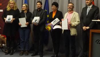 Nagrodę w Hradku w imieniu MDK odebrali Barbara Szutenbach i Mariusz Tokarczyk