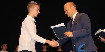 Najlepsi uczniowie odebrali stypendia i nagrody burmistrza cz. 1 - zdjęcie nr 61