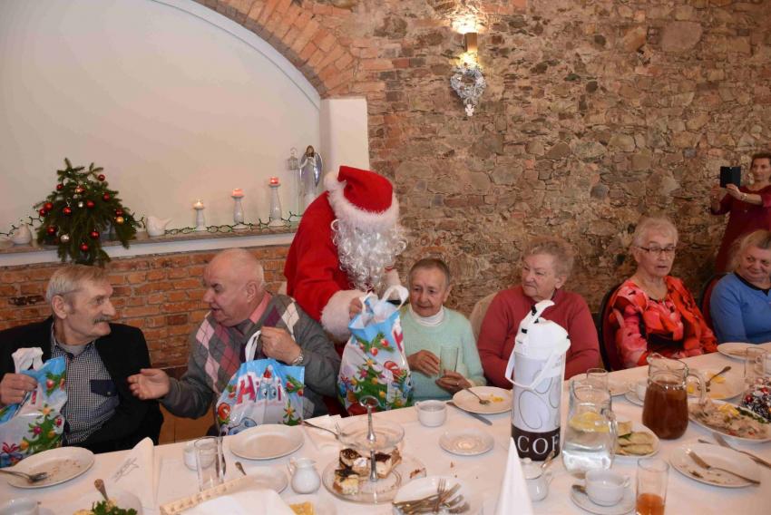 Spotkanie wigilijne dla osób starszych i samotnych w Gminie Zgorzelec - zdjęcie nr 31