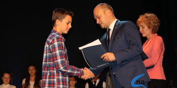 Najlepsi uczniowie odebrali stypendia i nagrody burmistrza cz. 1 - zdjęcie nr 78