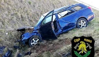 Toyota w rowie: śmiertelny wypadek na trasie Kopaczów - Sieniawka / fot. OSP KSRG Sieniawka