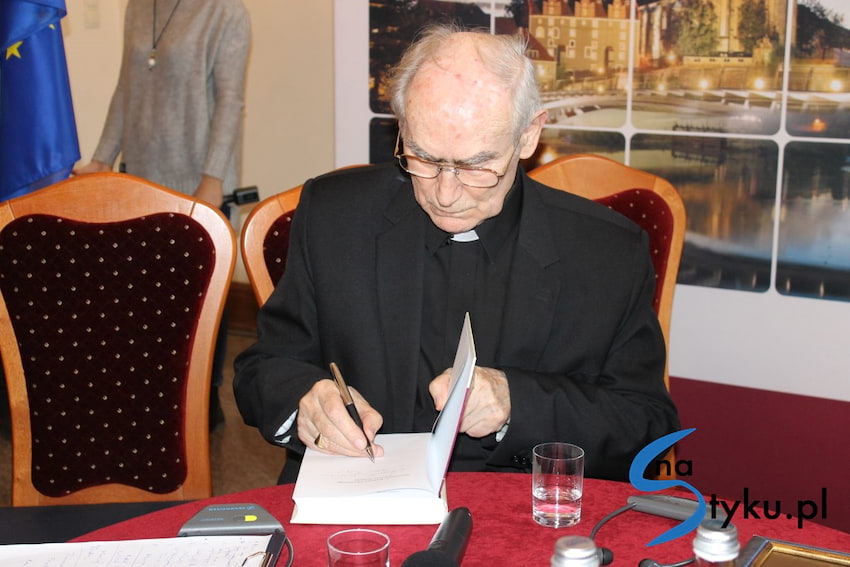 Abp Alfons Nossol laureatem Międzynarodowej Nagrody Mostu