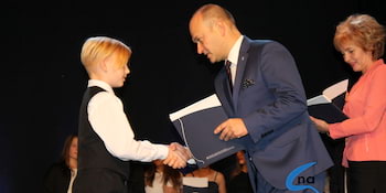 Najlepsi uczniowie odebrali stypendia i nagrody burmistrza cz. 1 - zdjęcie nr 74