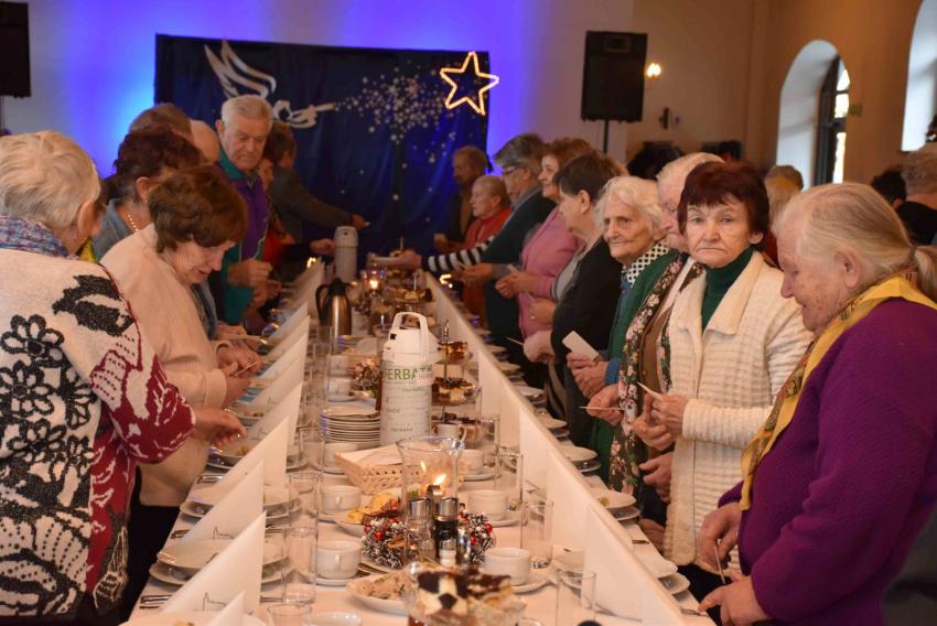Spotkanie wigilijne dla osób starszych i samotnych w Gminie Zgorzelec - zdjęcie nr 15