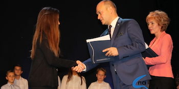 Najlepsi uczniowie odebrali stypendia i nagrody burmistrza cz. 1 - zdjęcie nr 82