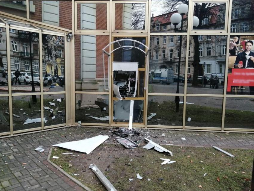 Zniszczony bankomat przy ul. Wolności w Zgorzelcu / fot. KPP Zgorzelec