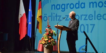 Abp Alfons Nossol laureatem Międzynarodowej Nagrody Mostu