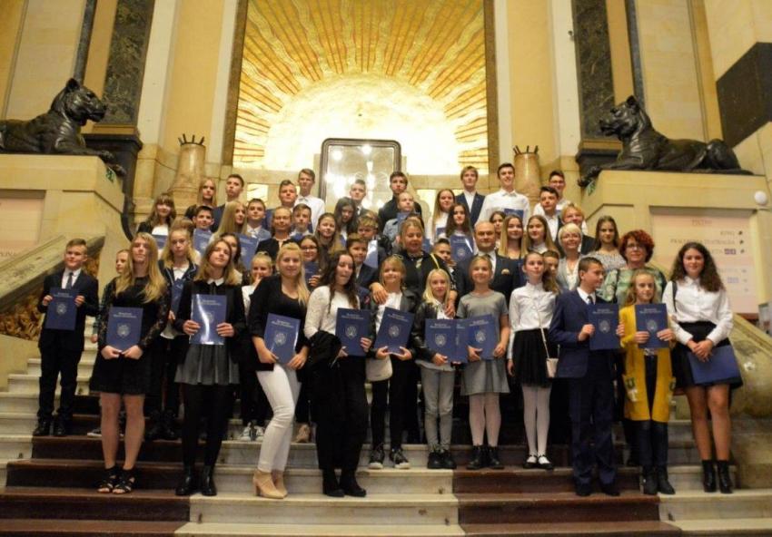 Nagrodzeni i wyróżnieni uczniowie Szkoły Podstawowej nr 5 w Zgorzelcu