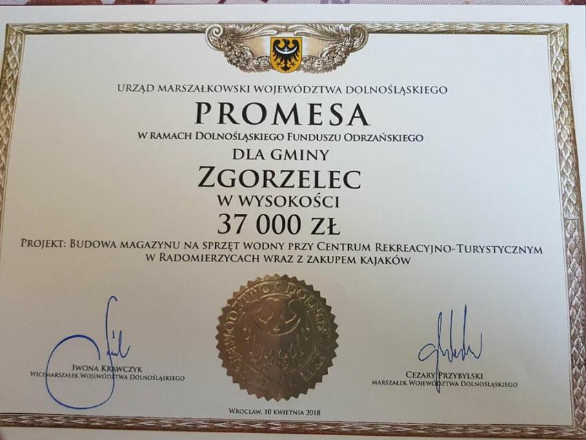 Zastępca wójta gminy Zgorzelec Marek Wolanin odebrał z rąk marszałka województwa dolnośląskiego promesę w wysokości 37 tys. zł.