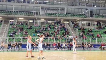Debiutowi dziewczyn Citronex UKS Basket Zgorzelec w II lidze przyglądało się kilkuset kibiców