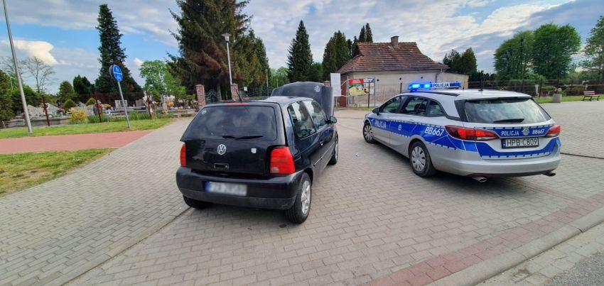 Policyjny radiowóz i samochód / fot. KPP Zgorzelec