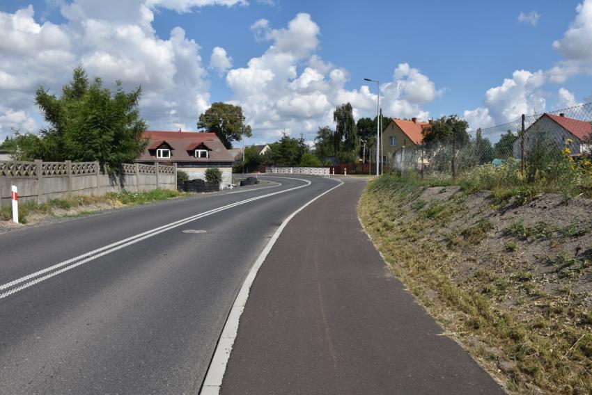 Zakończyła się budowa chodnika w Jędrzychowicach - zdjęcie nr 7