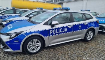 Nowe radiowozy oznakowane marki Toyota Corolla z napędem hybrydowym w dolnośląskiej policji / fot. KWP Wrocław