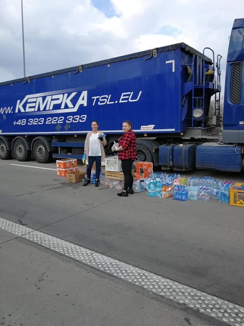 Mieszkańcy Zgorzelca pomagają! Kierowcy, którzy utknęli na autostradzie dziękują! - zdjęcie nr 28