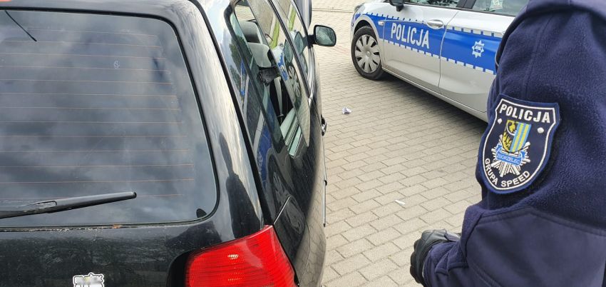 Tył pojazdu, którym uciekał 34-latek / fot. KPP Zgorzelec