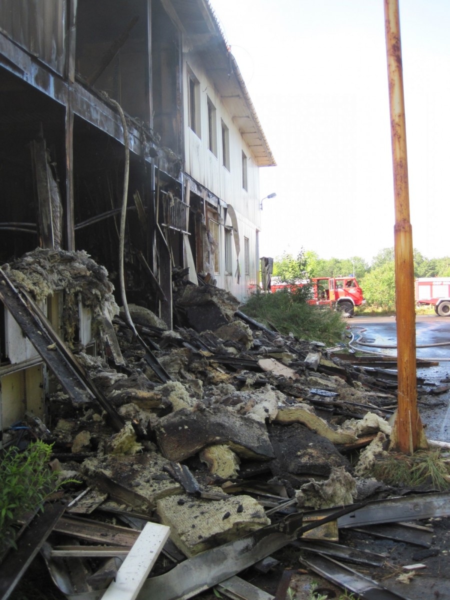 Pożar budynku po byłej placówce Straży Granicznej w Bogatyni / fot. mł.asp.Wojciech Piechowicz / KP PSP Zgorzelec
