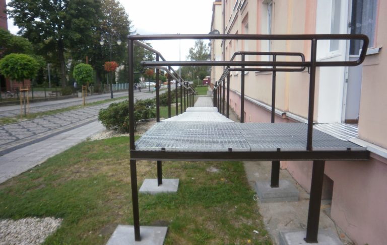Podjazd dla wózków inwalidzkich / fot. Starostwo Powiatowe w Zgorzelcu