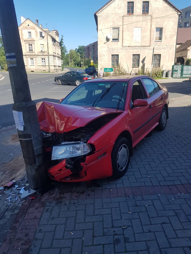 Samochód, którym poruszał się mężczyzna podejrzany o kradzież / fot. KPP Lubań